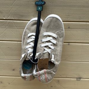 Women’s Lennie lace-up canvas sneakers Tan NWT